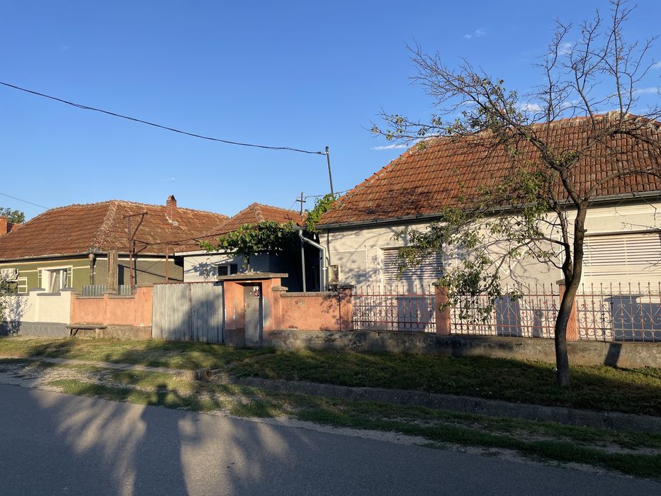 2 Case in Husasau de Cris