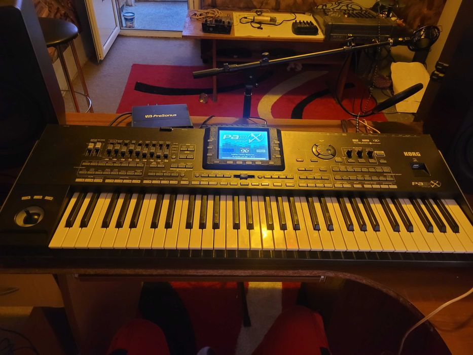 Продавам Korg pa3x