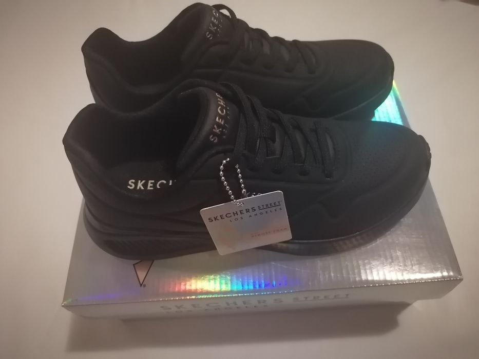 Нови дамски черни маратонки Skechers без връзки. Мемори пяна размер 36