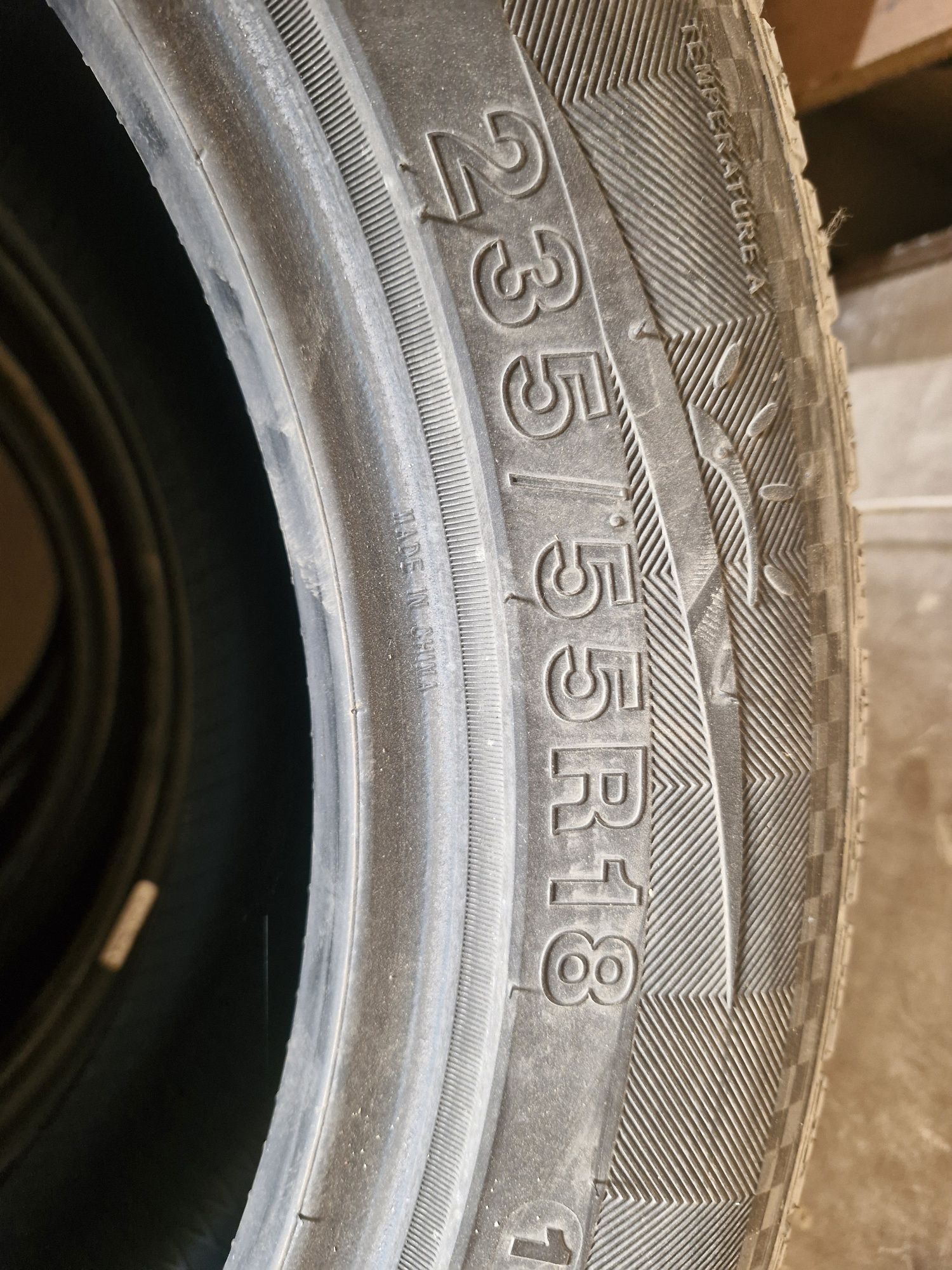 Продаётся бу автошины на легковую. Размеры 235/55R18.