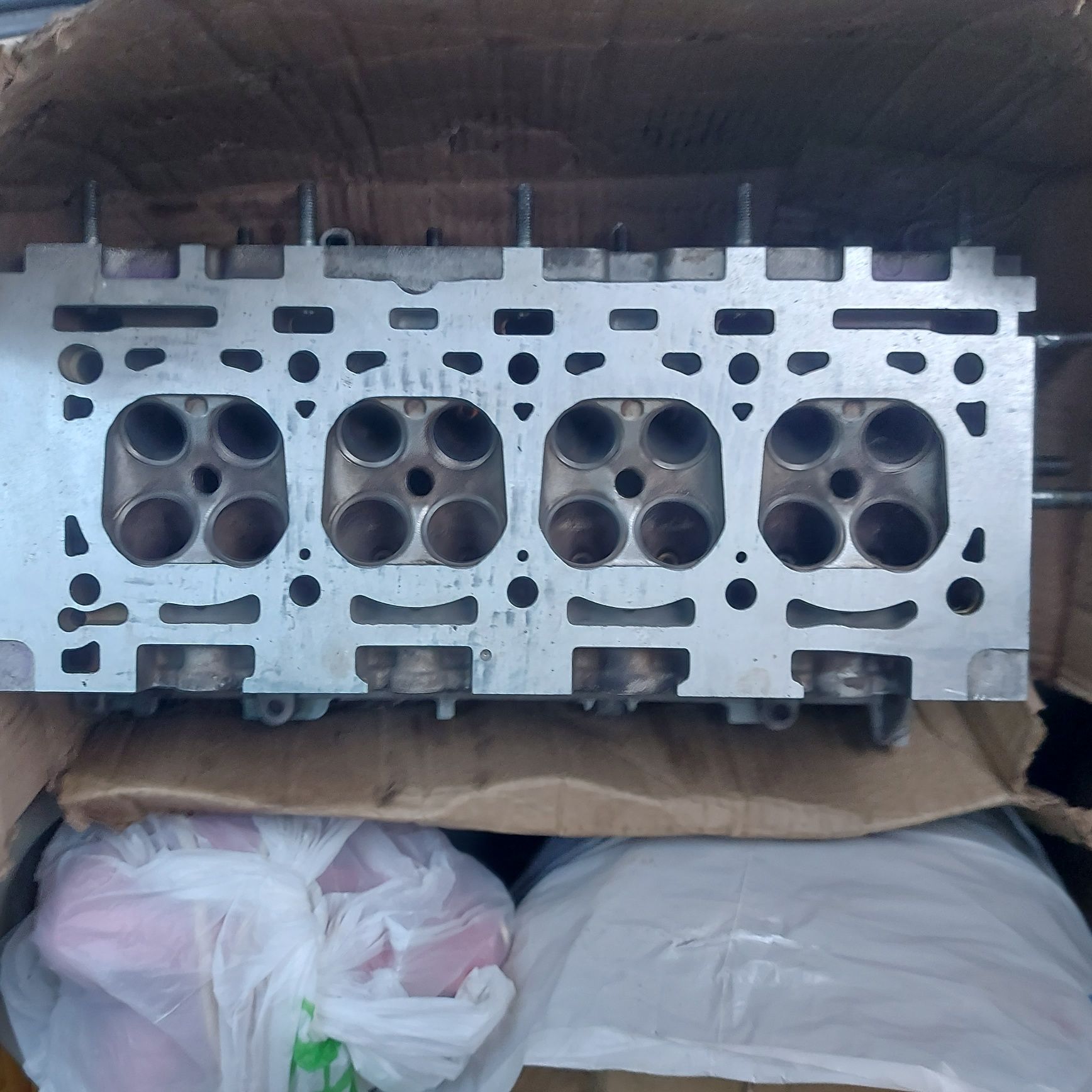 Продам  головку F4R  на рено дастер 2л. с VVTi