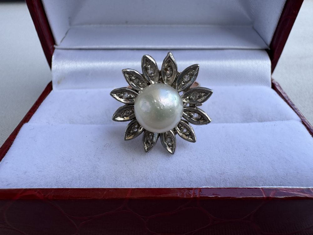 Inel din aur, perla si diamante montate in argint