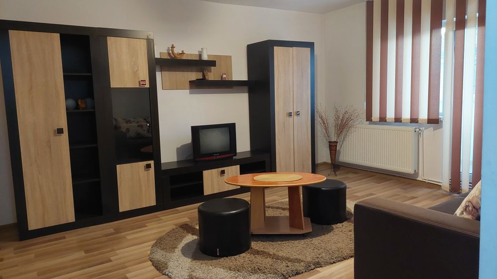 Închiriez garsoniera