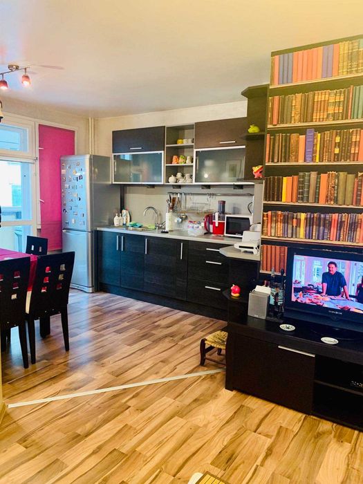 Дава се под наем Тристаен апартамент в София, Зона Б-19 - 100 кв.м за 850 € - Снимка #4