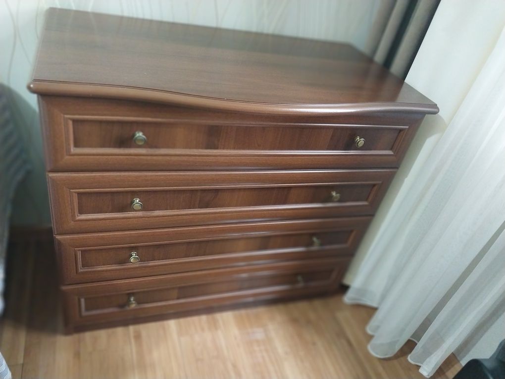 Продам комод для одежды