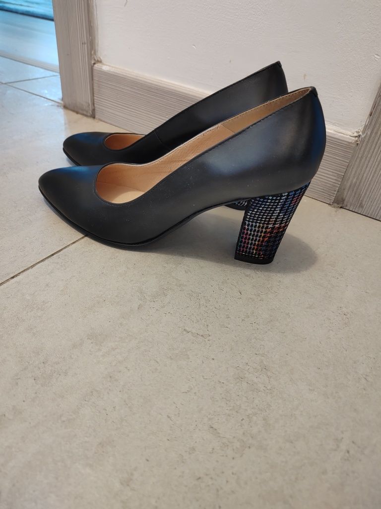 Pantofi piele naturala toc deosebit potrivit mărime 37