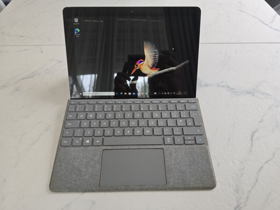 Таблет/лаптоп Microsoft Surface Go 128gb + 8GB RAM