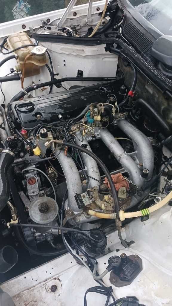 dezmembrez mercedes 190 E W201  2.0 benzina 118 cp an 1986