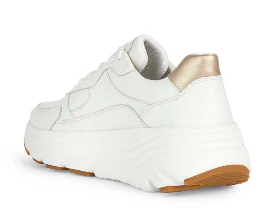 Прекрасни бели сникърси Geox