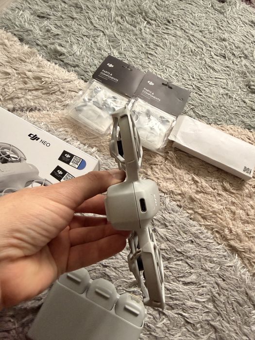 Dji neo plus 4бр батерии и зарядно