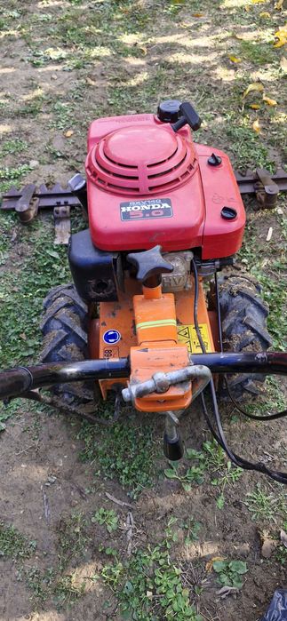 Cositoare iarba automata Honda cu masa de taiere 5 cp 4 timpi