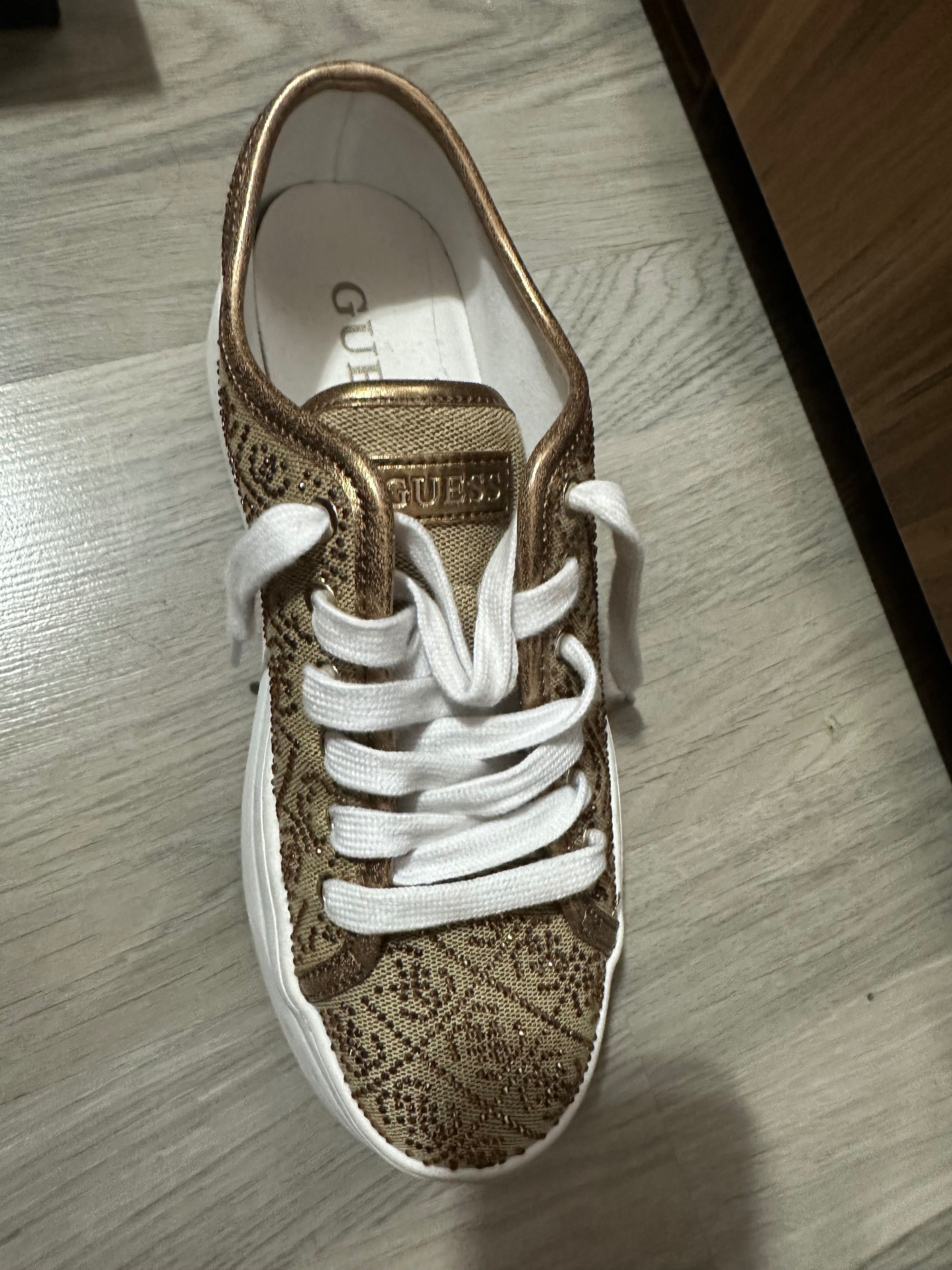 Сникърси ,,GUESS” обувани са веднъж много удобни!