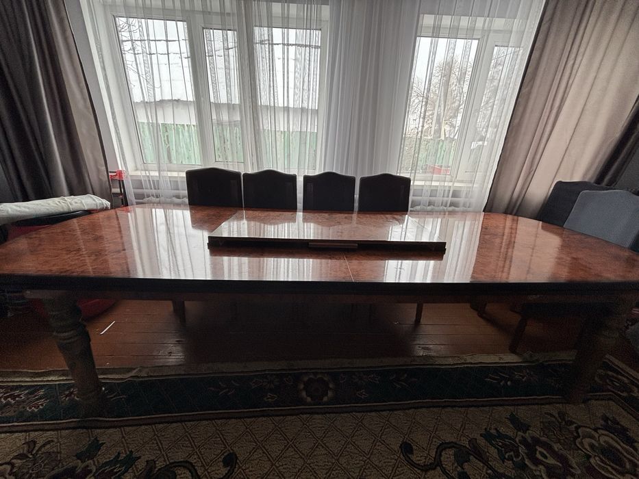 Стол для гостиной