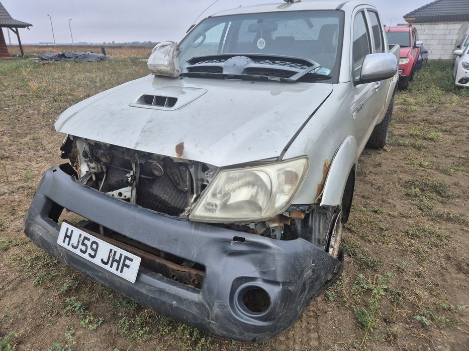 Toyota Hilux 2.5 Manuala 2010 volan dreapta avariata