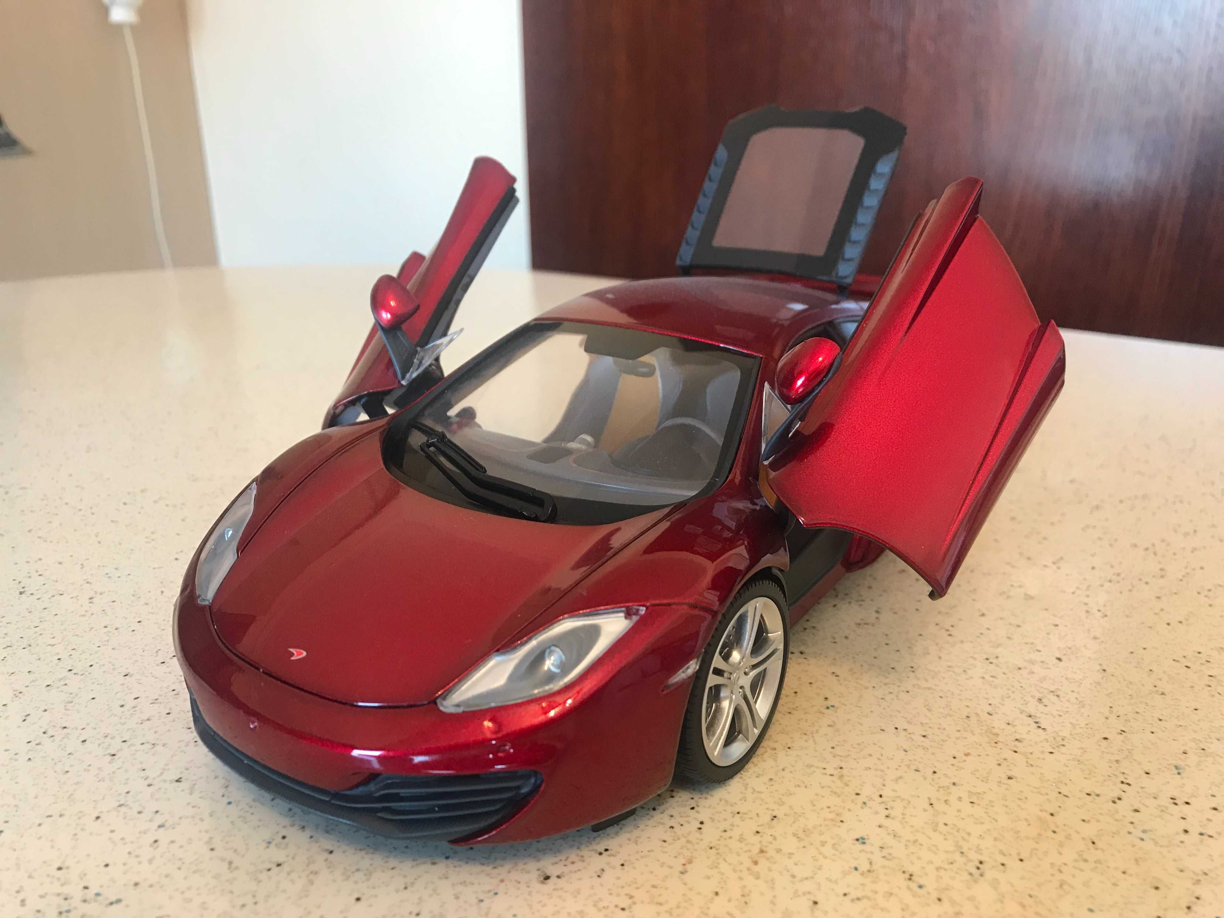 Macheta Auto Metalica McLaren MP4 - 12C 1:18 Minichamps