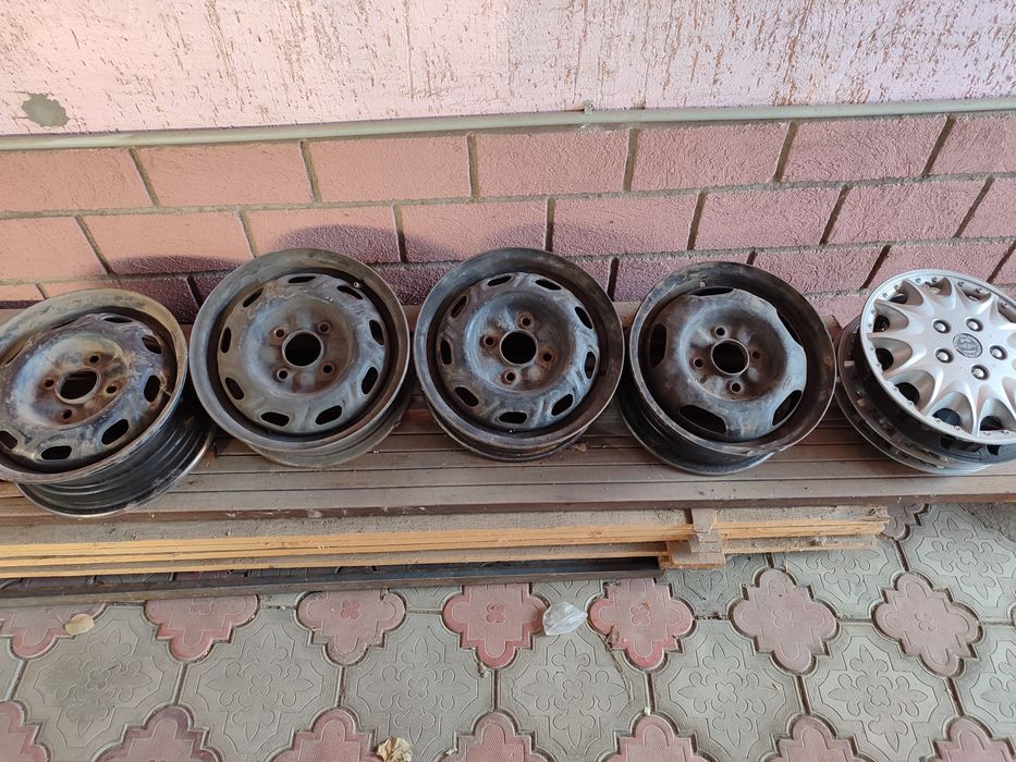 Диски на Мицудиси Спец вагон.