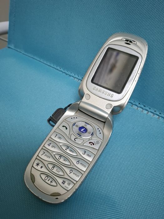 Ретро Samsung E330