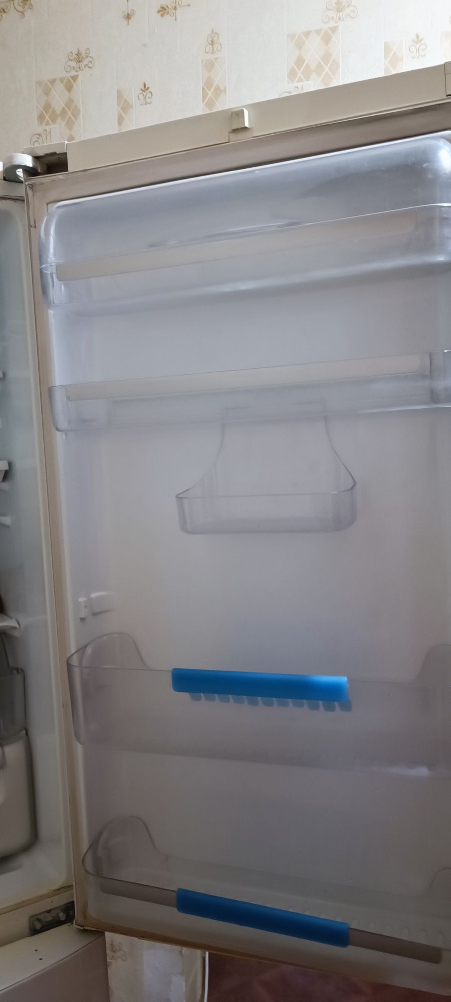Продам холодильник рабочий.