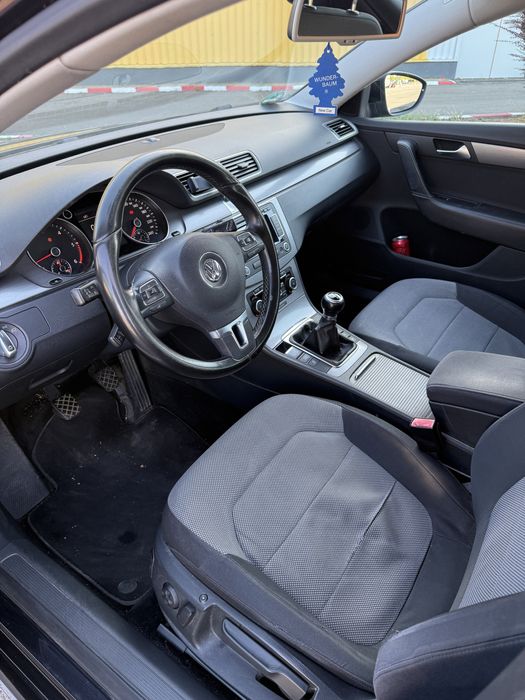 Passat B7 1.6 Diesel scaune ventilate si incalzite, parcare automata