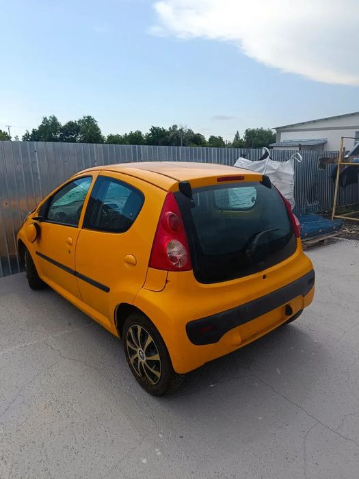 Dezmembrez Peugeot 107 1.0b