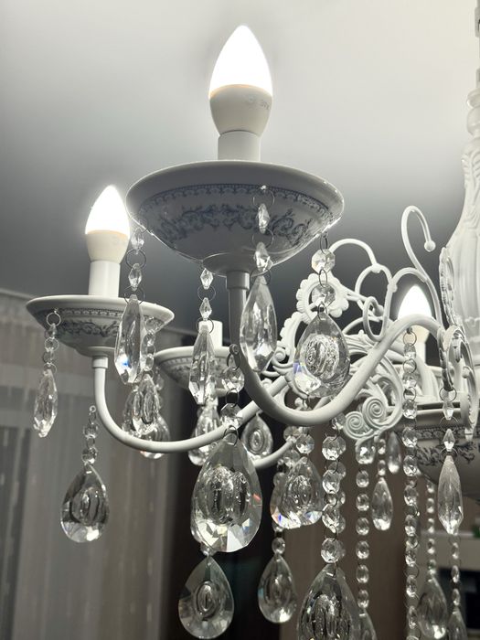 Продам люстру в отличном состоянии