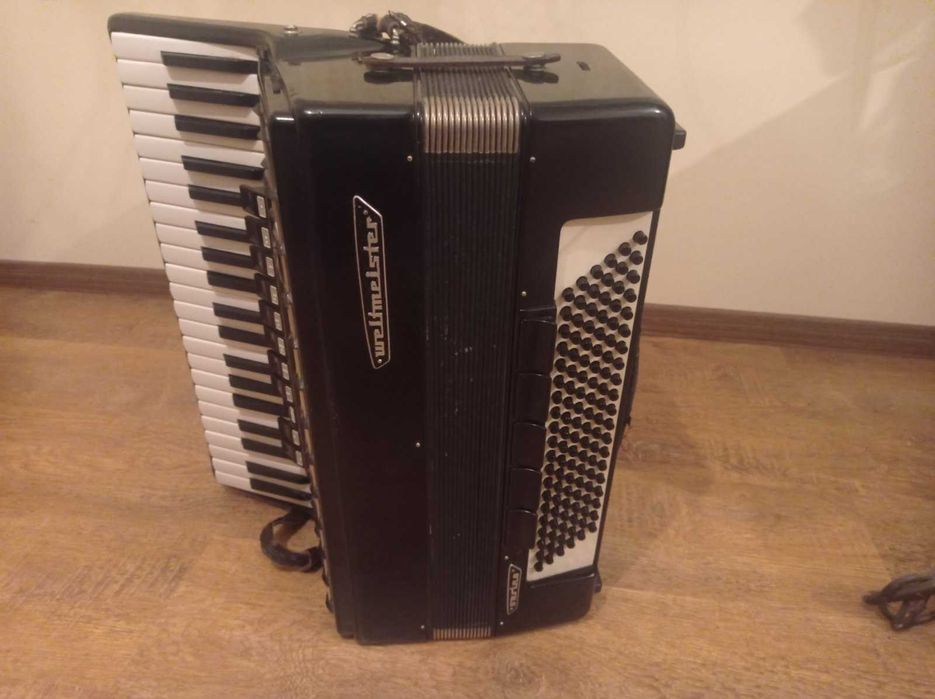 Продавам акордеон