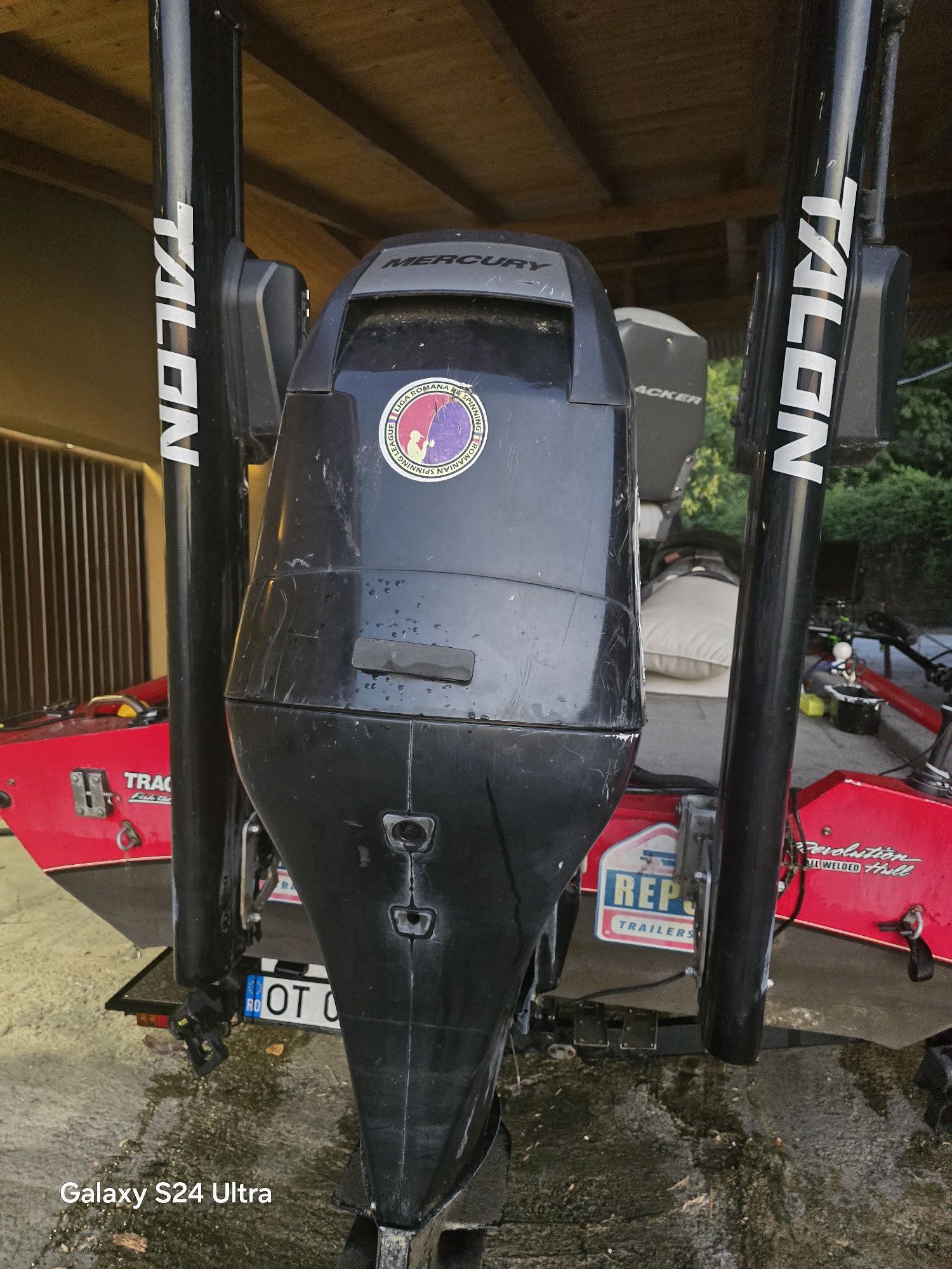 Barca pescuit Bass Tracker 175 TXW  LE  Motor Mercury 100 hp ,Peridoc