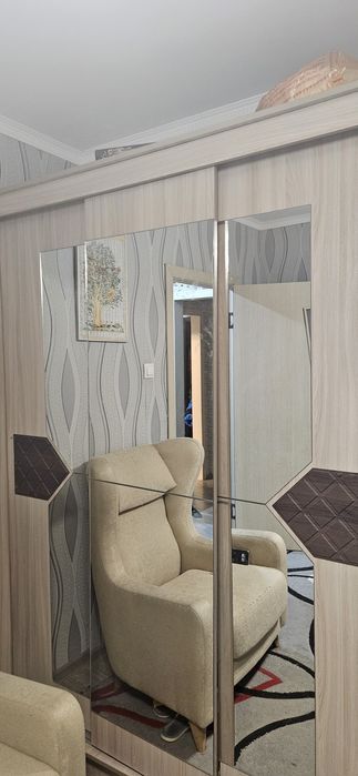 Продам шкаф 3-х секционный