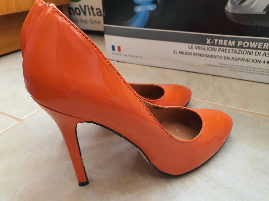 Pantofi stiletto din piele naturală lăcuită