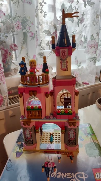 LEGO Disney Frumoasa adormită 41152 „Castelul prințesei Aurora”