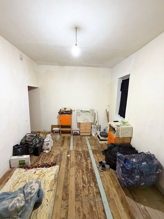 Срочно продаеться 2-комнатная квартира в городе Чирчике 4микрарайоне