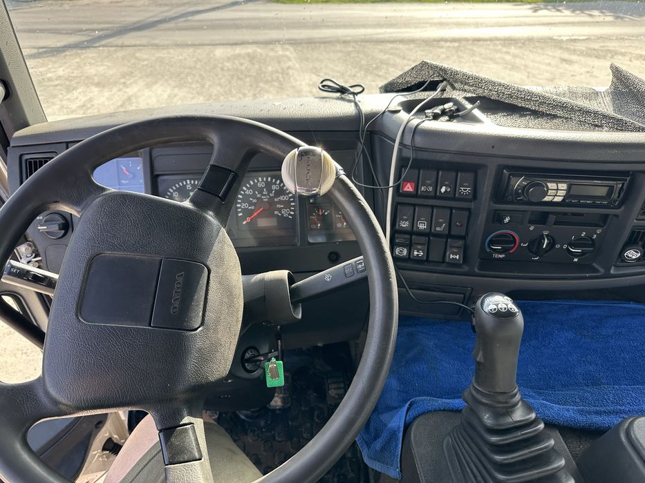 Volvo FL250 cu macara