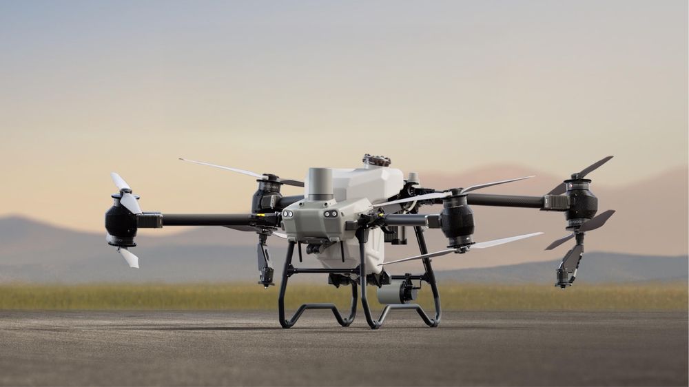Сельхоз дрон-опрыскиватель DJI Agras T50