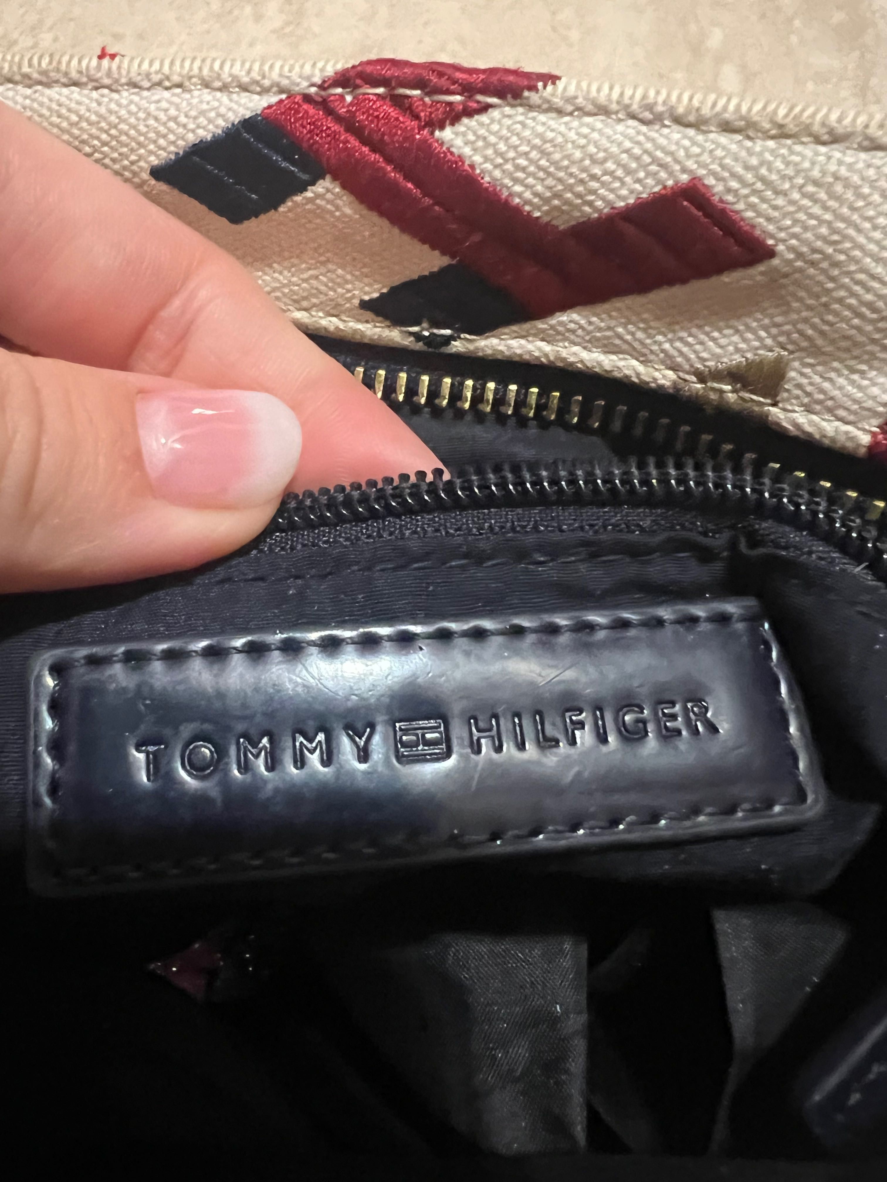Оригинална чанта Tommy Hilfiger.