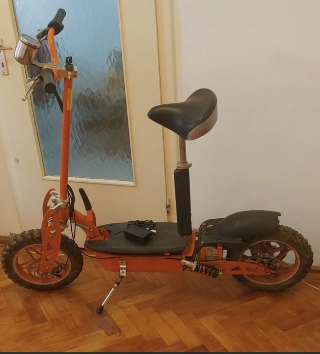 Vând trotinetă electrică
