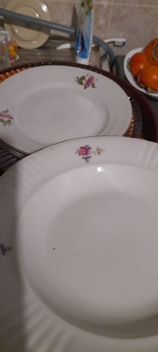 Тави емайлирани, чинии порцеланови и стъклени