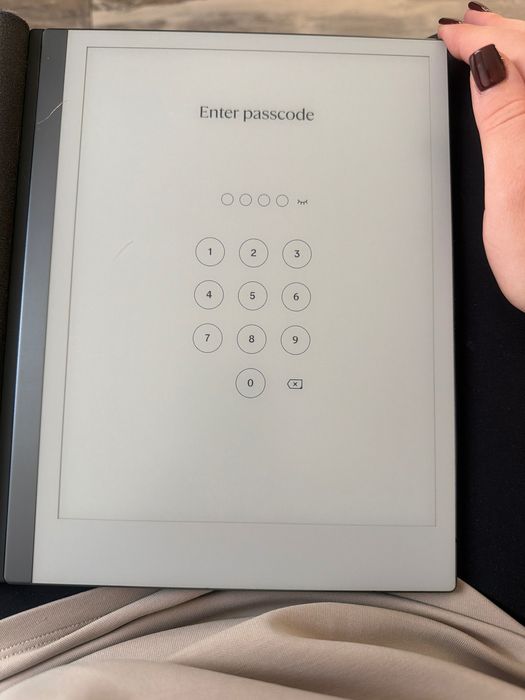 Vand tableta reMarkable cu tot cu marker tips+creion+husa