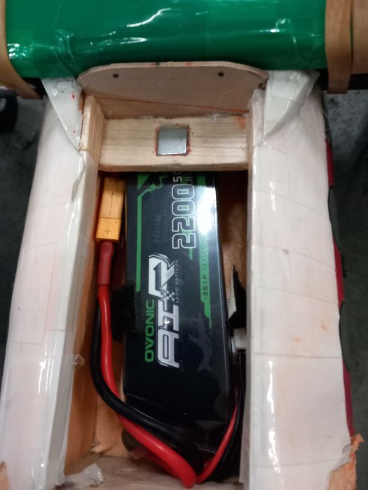 Aeromodel RC confectionat manual