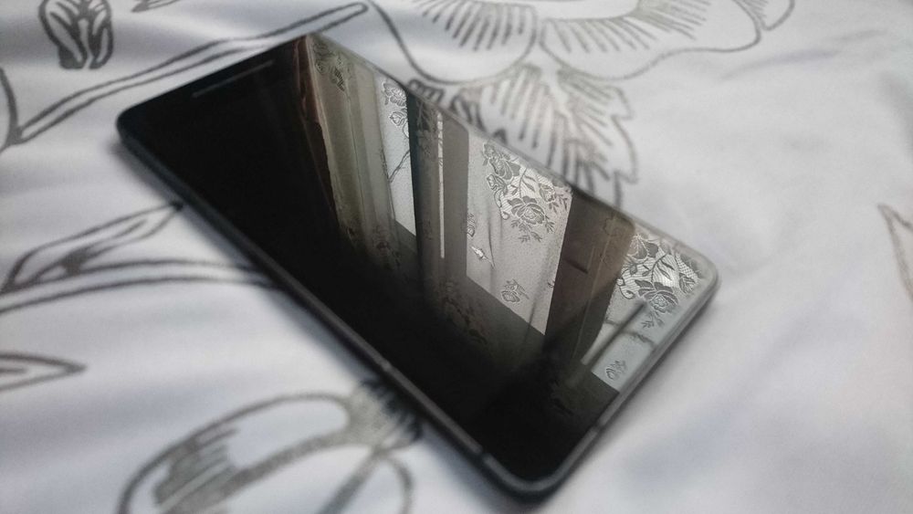 Смартфон Google Pixel 2