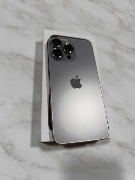 iPhone 15 pro max 256 titanium