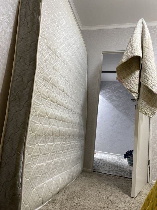 Матрас отдам даром в отличном состояний.