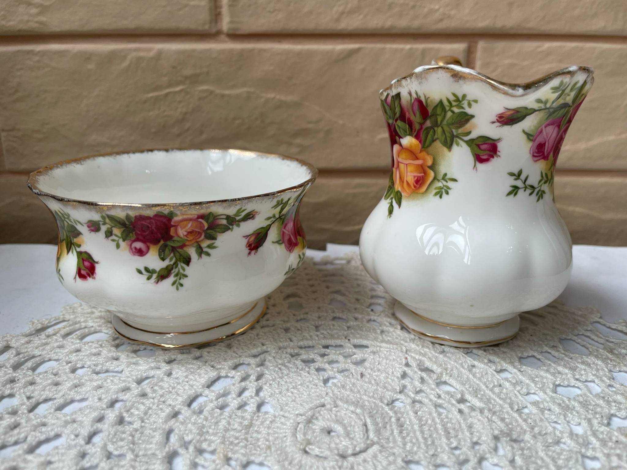 ROYAL ALBERT красива захарница и латиера от костен порцелан от Англия