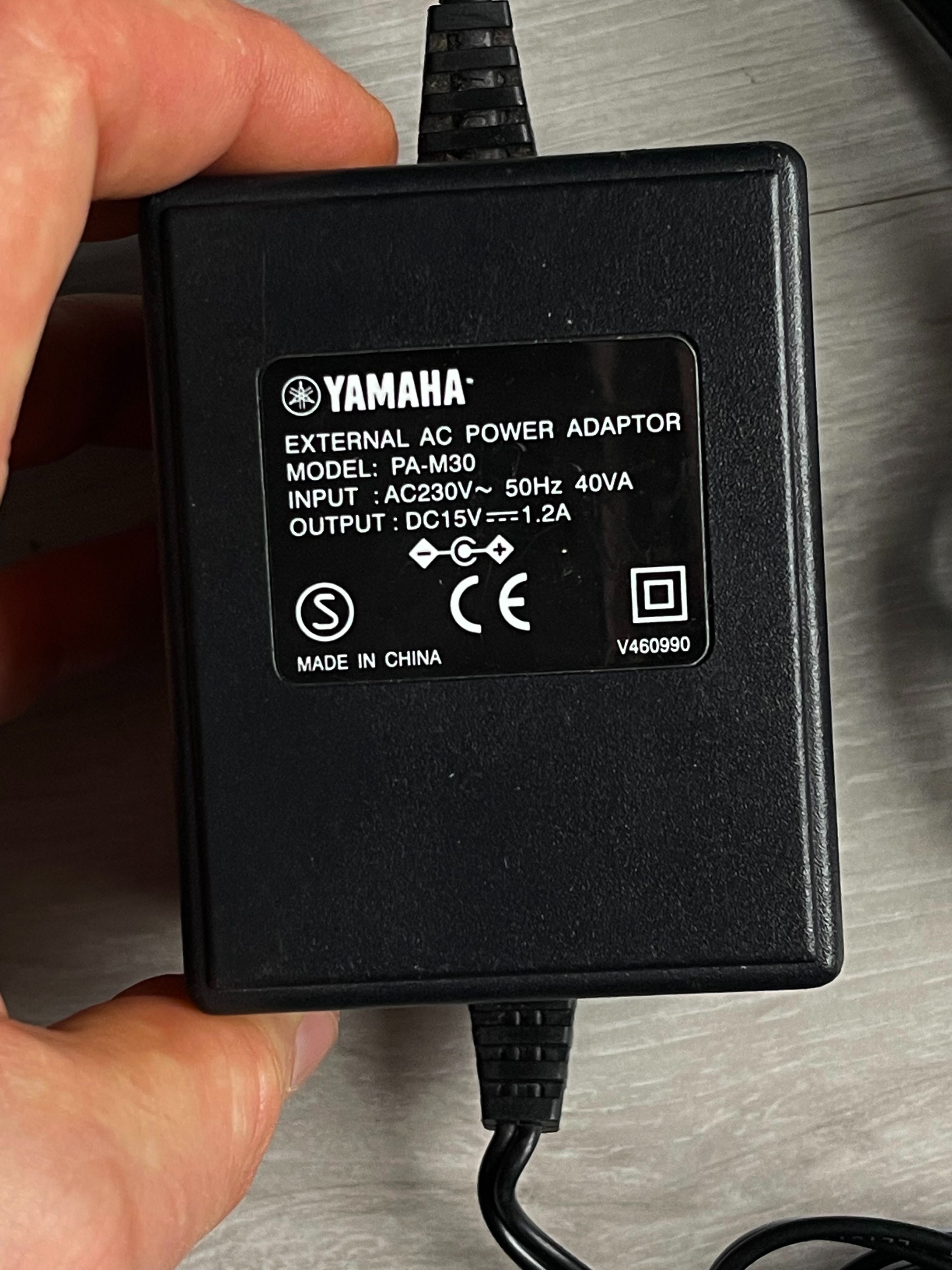 Alimentator incarcator Yamaha PA-M30 pentru orga Yamaha 15V-1,2A