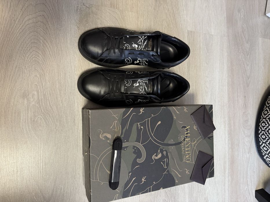 Продавам мъжки обувки Valentino Garavani Black Panther