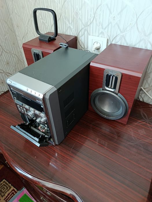 Музыкальный центр в отличном состоянии