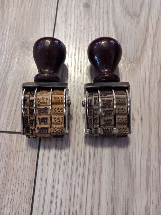 Vand Stampila cu Data Vintage