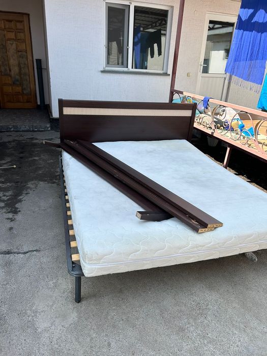 Продам 2х спальную кровать б/у в разобранном виде.