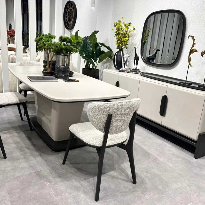 Afacere showroom mobila - la cheie