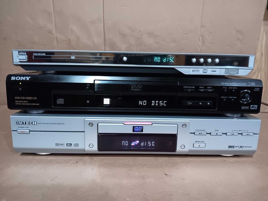 Magnetofon, casetofoane, DVD-playere, tuner, radio.