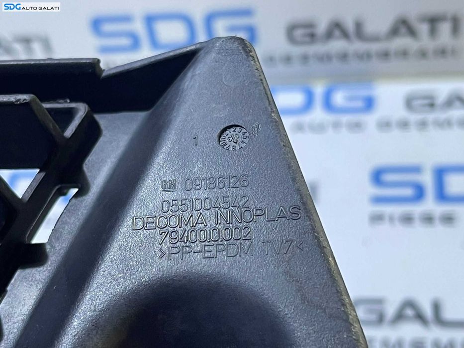 Grila Ornament Central Inferior Spoiler Bara Fata Opel Vectra C Non Facelift 2002 - 2005 Cod 09186126 0551004542 [V0183]